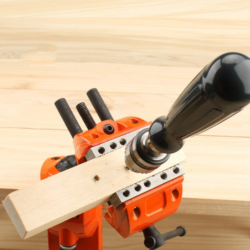 Hand Tools In Workshop - مجموعة مثقاب يدوي ميكانيكي مع رؤوس